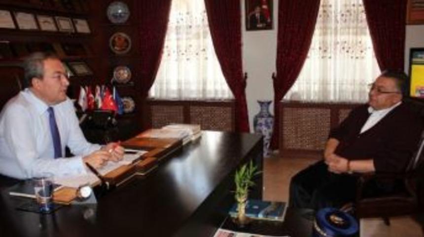 Belediye Başkanı &Uuml;nver: