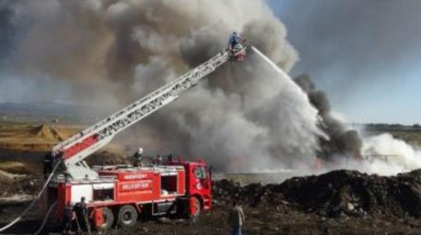 Antalya'da &Ccedil;&ouml;pl&uuml;k Yangını