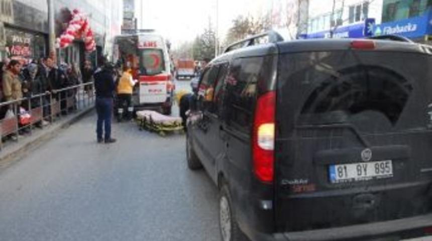 Hafif Ticari Aracın &Ccedil;arptığı Yaşlı Adam Yaralandı