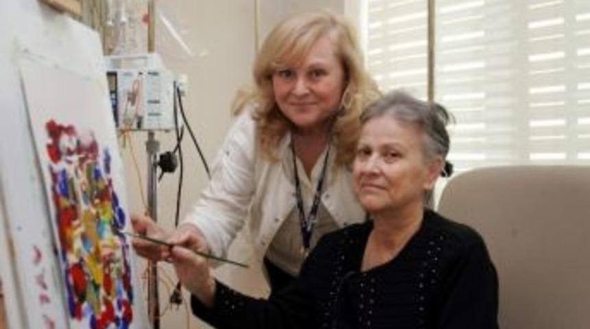 Kanseri Sanatla Yendiler