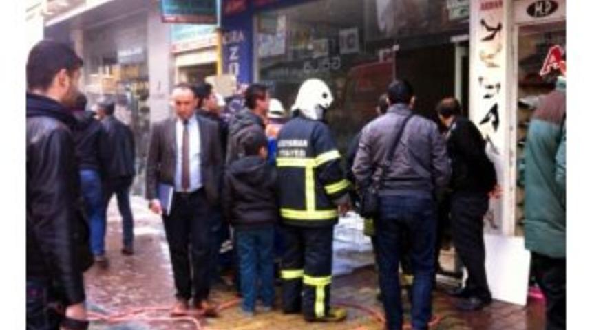 İş Yerindeki Yangın Paniğe Neden Oldu