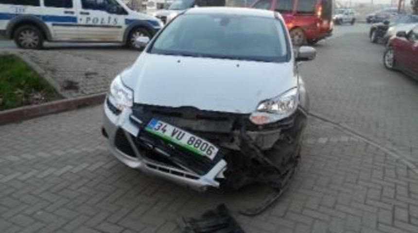 Otomobille Motosiklet &Ccedil;arpıştı: 1 Yaralı