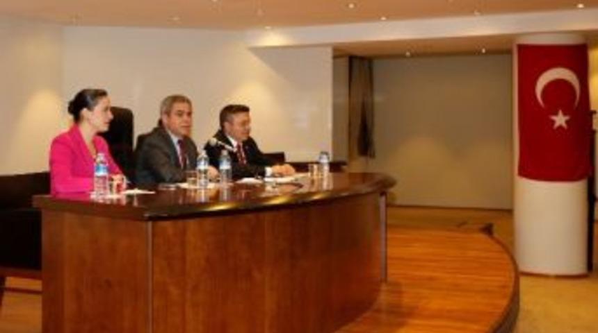 Sel&ccedil;uk Belediye Başkanı H&uuml;seyin Vefa &Uuml;lg&uuml;r: