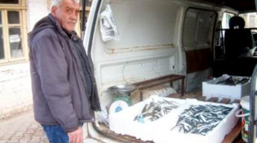 K&ouml;y K&ouml;y Dolaşarak Balık Satıyor
