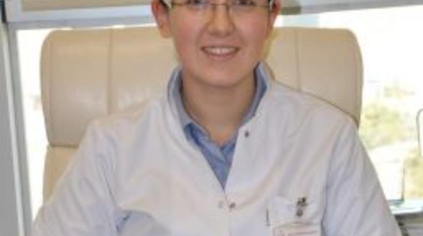 Asitli İçecekler Diş Minesine Zarar Veriyor