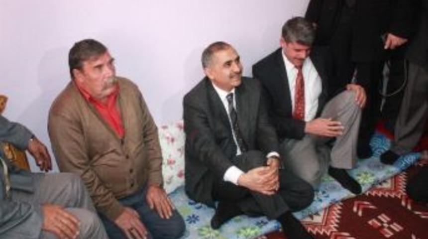 Vali Ko&ccedil;ak Romanlarla Bir Araya Geldi