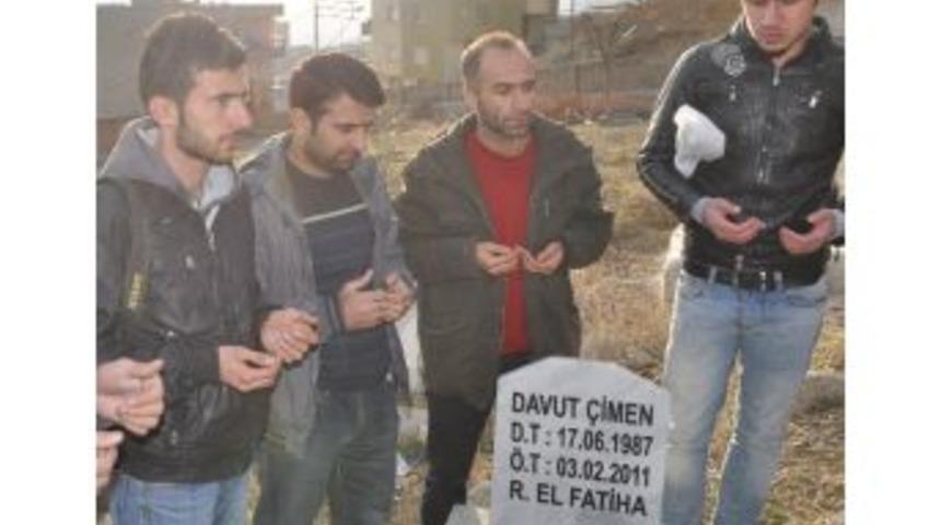 Gazeteci Davut &Ccedil;imen Mezarı Başında Anıldı