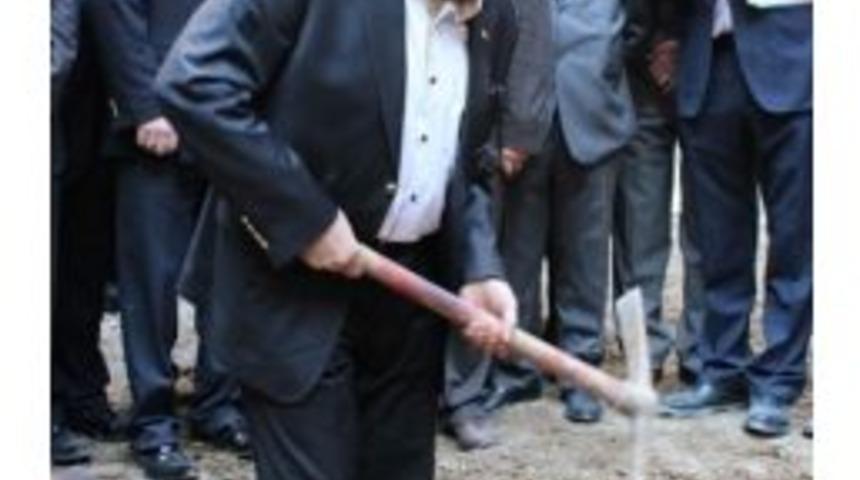 Binali Yıldırım, İnşaat Temeline Kazma Vurdu