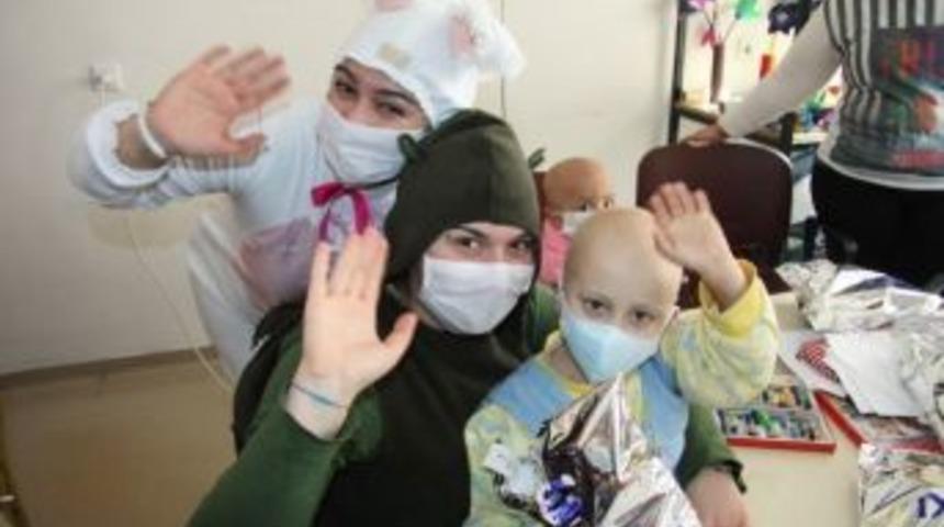 D&uuml;nya Kanser G&uuml;n&uuml;nde Yaşasın &Ccedil;ocuk Olmak Etkinliği