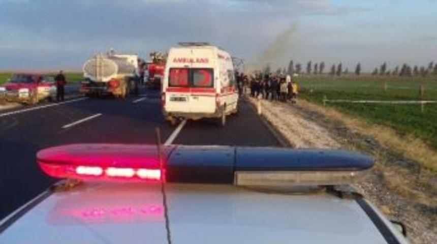 Tır'lar Kafa Kafaya &Ccedil;arpıştı: 2 &Ouml;l&uuml;