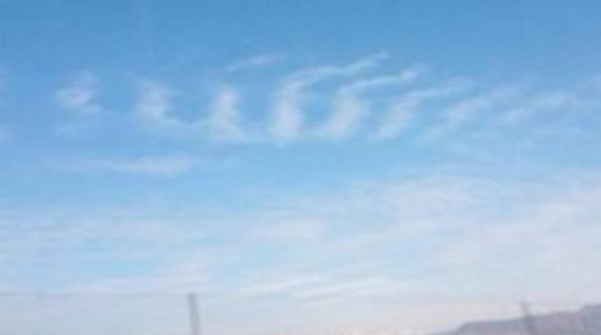 Vali Aydın, G&ouml;ky&uuml;z&uuml;nde 'allah' İsminin Yazıldığını G&ouml;steren Bir Fotoğraf Paylaştı