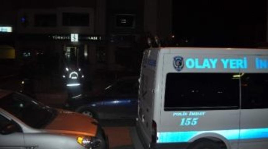 G&uuml;venlik G&ouml;revlisinin Silahıyla Soygunu Ger&ccedil;ekleştirdi