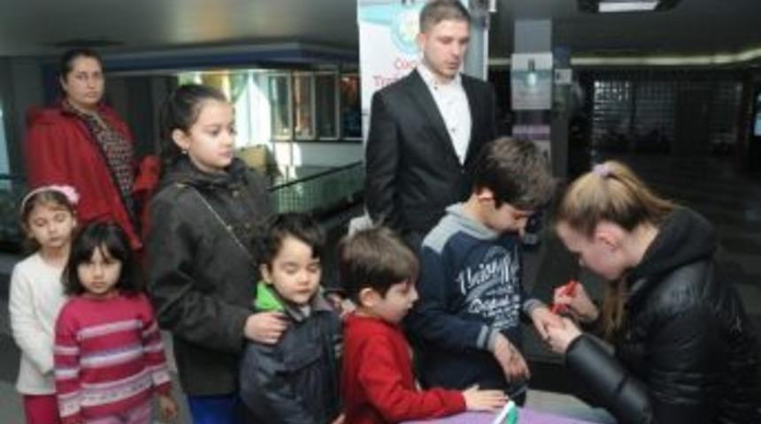 Başkan Erg&uuml;n&rsquo;&uuml;n Hediyesine Miniklerden B&uuml;y&uuml;k İlgi