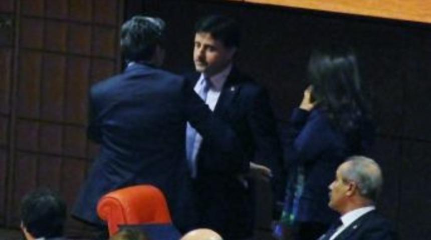 Genel Kurul&rsquo;da &ldquo;sana Ne&rdquo; Tartışması