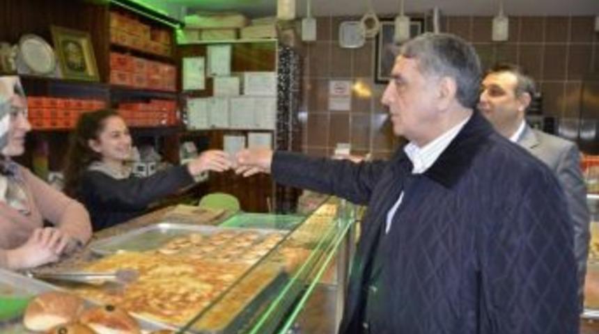 Karabağlar Kalkan'ı Bağrına Bastı