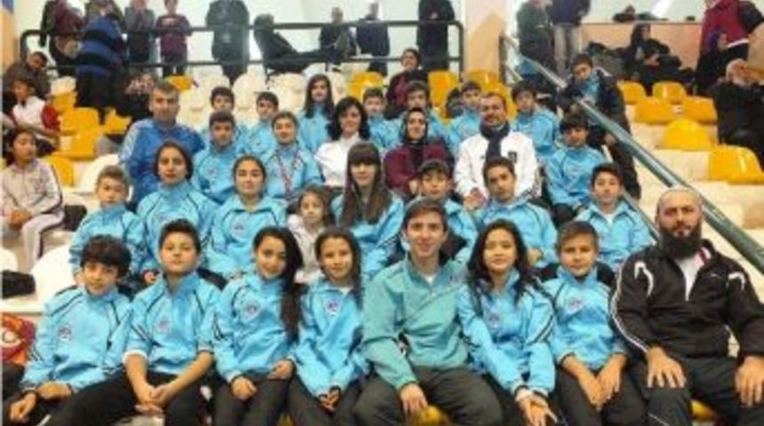 Kağıtsporlu Kareteciler T&uuml;rkiye Şampiyonası'ndan 12 Madalya İle D&ouml;nd&uuml;