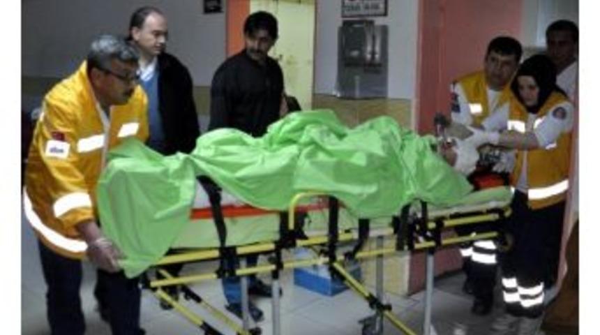 Ayaklarını Yem Makinesine Kaptıran İş&ccedil;i Ağır Yaralandı