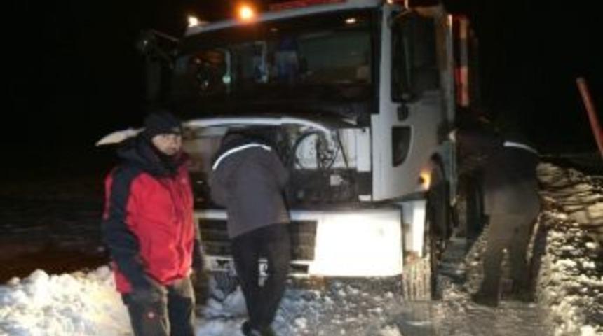 (&ouml;zel Haber) - Van'da Mahsur Kalan Ambulans 12 Saat Sonra Kurtarıldı
