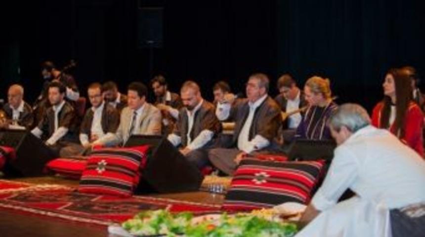 Sahnede &Ccedil;iğ K&ouml;fte Şov