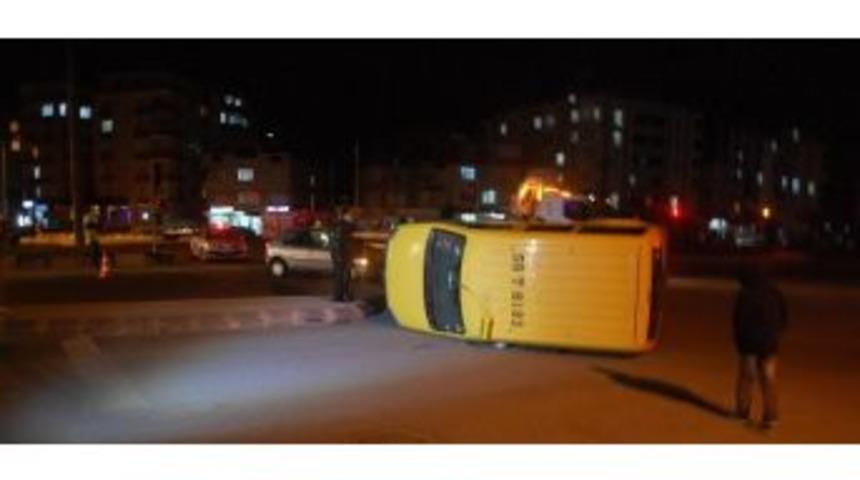 &Ccedil;erkezk&ouml;y'de Kaza: 3 Yaralı