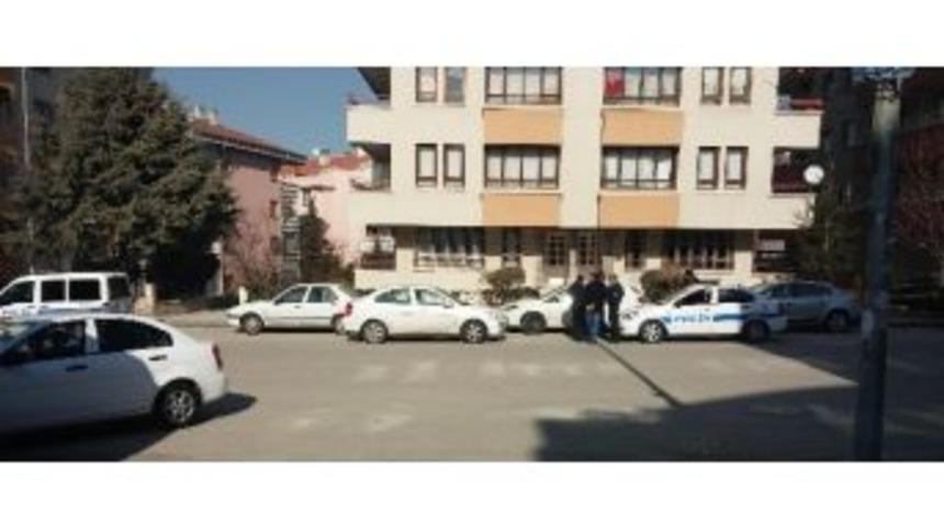 Chp&rsquo;li Keskin'in Korumasının Trafik Kavgasında Silahını &Ccedil;ektiği İddiası