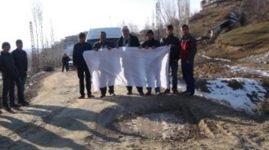 Bitlis&rsquo;te &ldquo;kefenli&rdquo; Yol Eylemi