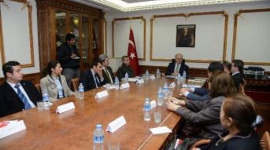 Vali &Ouml;zdemir &Ccedil;akacak, Siyasi Parti Temsilcileri İle Centilmenlik Anlaşması Yaptı