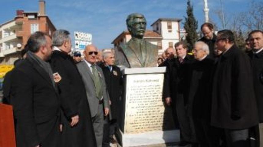 Adnan Kahveci&rsquo;nin Heykeli Dikildi