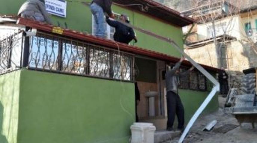 Akşehir&rsquo;de Caminin Ayakkabılığı Ve Tuvaleti Yıkılıyor