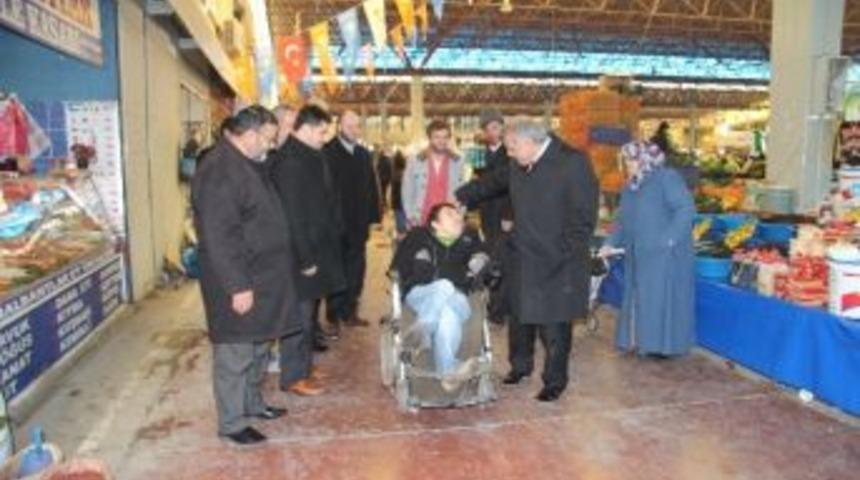 Hendek Belediye Başkanı Ali İnci, Pazaryeri Esnafını Gezdi