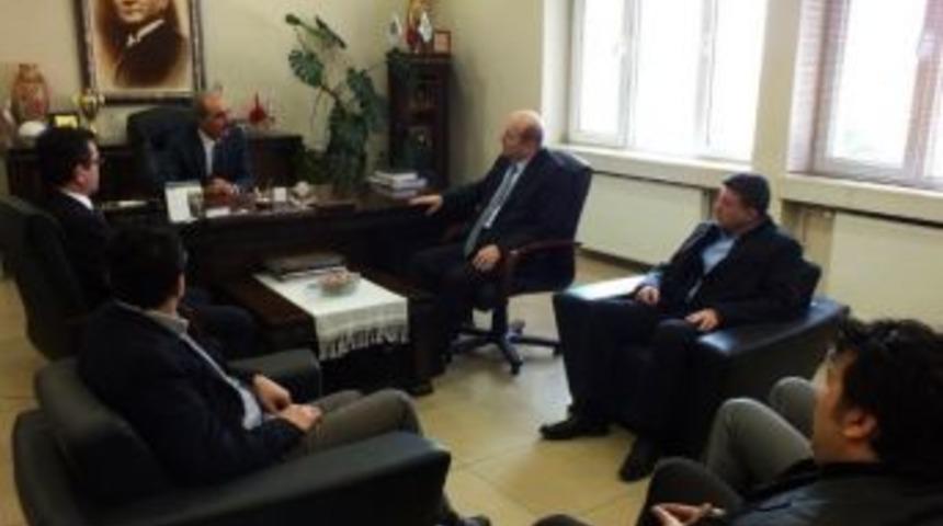 Başkan Adayı Kalay, &Ccedil;imento Fabrikasını Ziyaret Etti