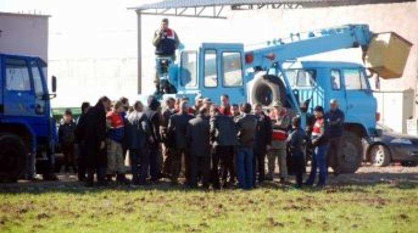 Jandarma &Ouml;zel Harekat Ekipleriyle Ka&ccedil;ak Elektrik Operasyonu