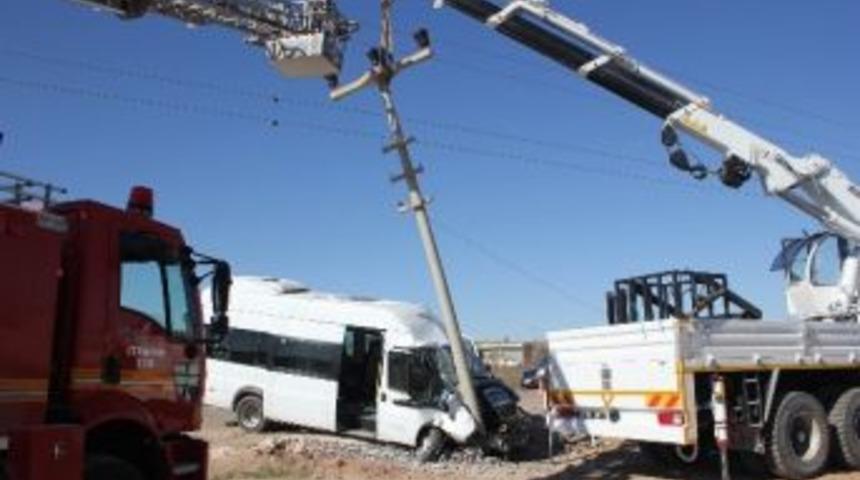 Servis Aracı Kaza Yaptı: 4 Yaralı