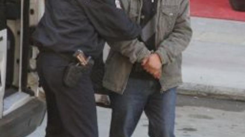 Eve Gidince G&ouml;zaltına Alındı