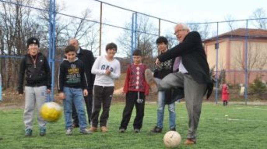 Kdz Ereğli Belediyesi'nden Kaynarca Ve Toki&rsquo;ye Halı Saha