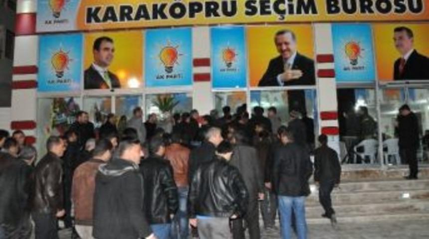 Karak&ouml;pr&uuml;l&uuml;ler Ak Parti Se&ccedil;im B&uuml;rosuna Akın Ediyor