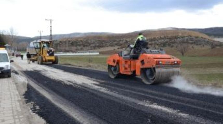 Boz&uuml;y&uuml;k&rsquo;te Yol &Ccedil;alışmaları Kışın Da S&uuml;r&uuml;yor