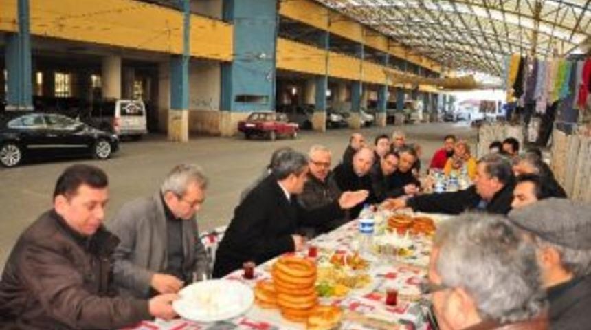 Başkan Alıcık, Kiracı Esnaflarıyla Bir Araya Geldi