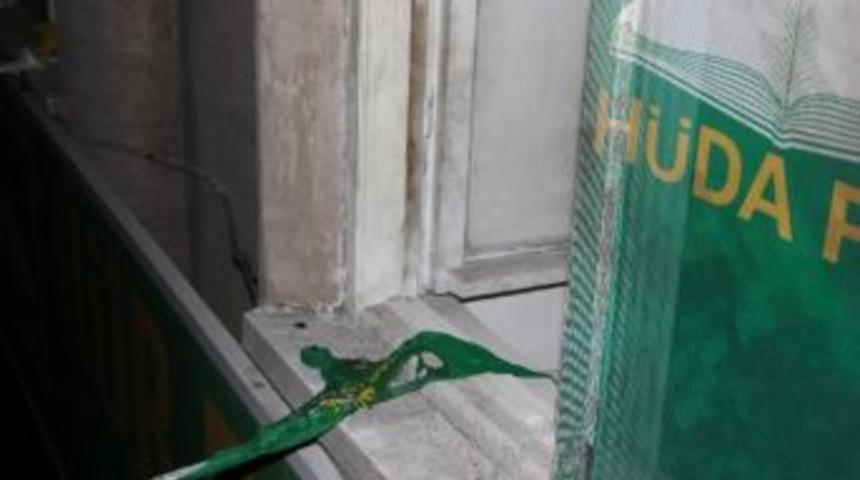 H&uuml;da-par Bağlar İl&ccedil;e Binasına Molotoflu Saldırı