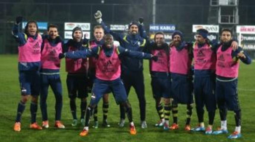 Fenerbah&ccedil;e, Sivasspor Ma&ccedil;ı Hazırlıklarını S&uuml;rd&uuml;rd&uuml;