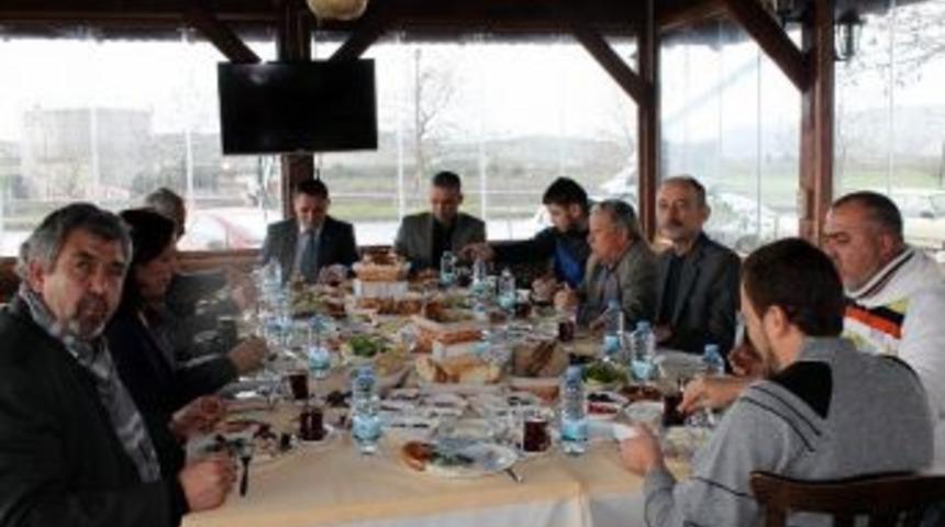 Mhp Adayı Basın Mensupları İle Kahvaltıda Buluştu