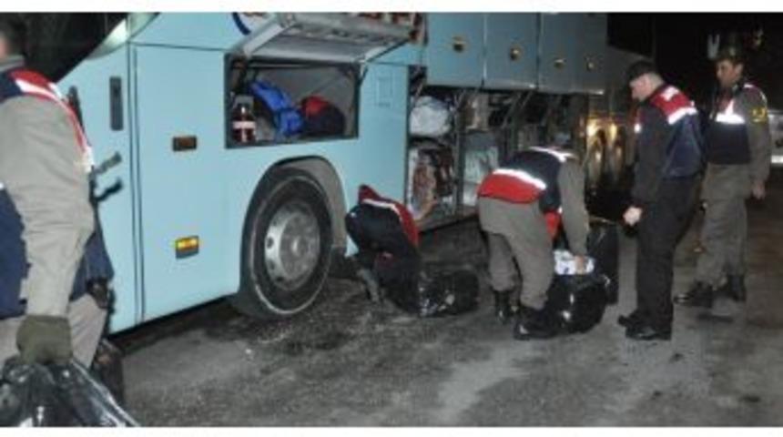 Otob&uuml;sten 20 Bin Paket Ka&ccedil;ak Sigara &Ccedil;ıktı