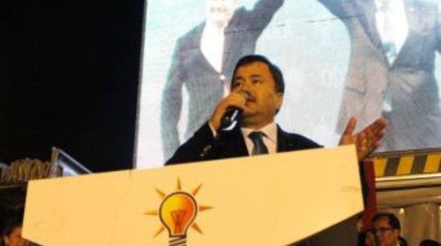 &Ccedil;iğli'de Ak Partili Adnan Yılmaz'dan G&ouml;vde G&ouml;sterisi