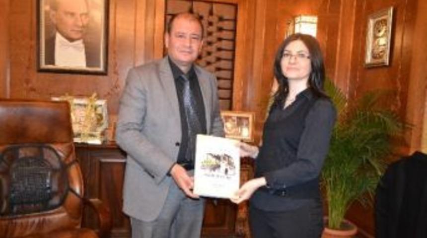 ''&ccedil;i&ccedil;eğin Başkenti'' Bayındır'ın Evleri Kitap Oldu