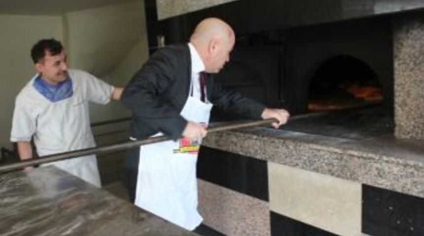 Ak Parti&rsquo;li Pekg&uuml;zel Ekmek Pişirdi