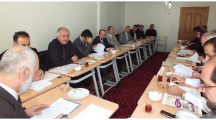 Van M&uuml;ft&uuml;s&uuml; Nimetullah Arvas, İl&ccedil;e M&uuml;ft&uuml;leri İle Bir Araya Geldi
