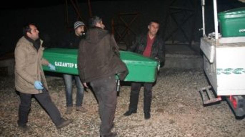 Eğlenmeye Giden Gen&ccedil;lerden Biri U&ccedil;urumdan D&uuml;şerek &Ouml;ld&uuml;