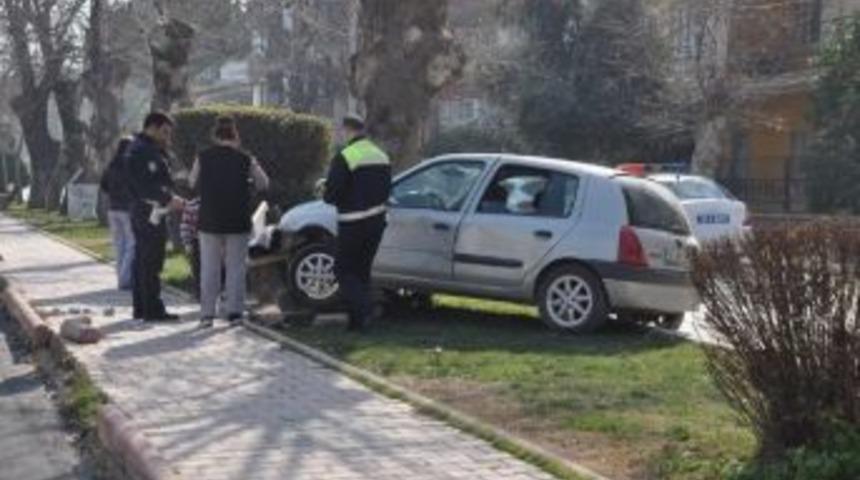 Bayan S&uuml;r&uuml;c&uuml; Fren Yerine Gaza Basınca
