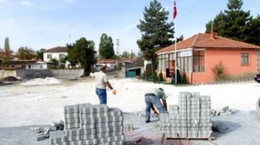 G&ouml;lbaşı Sokakları Kaldırımlarına Kavuştu