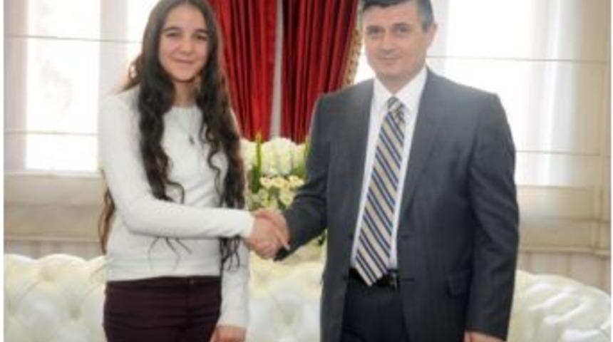 Sbs 2012 T&uuml;rkiye Birincisi Tarhan, Vali Arslan'ı Ziyaret Etti